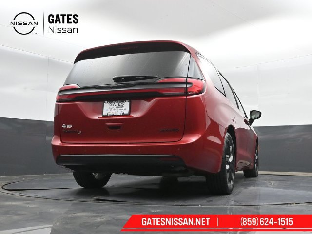 Used 2025 Chrysler Pacifica Limited FWD image 42