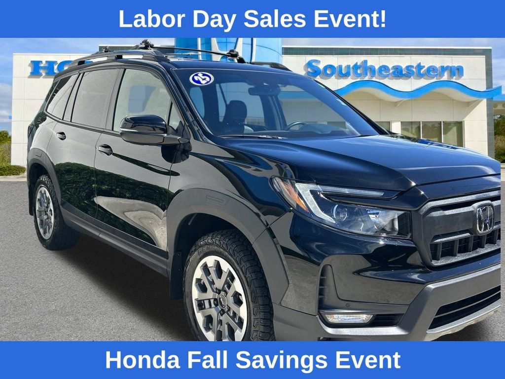 Used 2025 Honda Passport TrailSport image 3