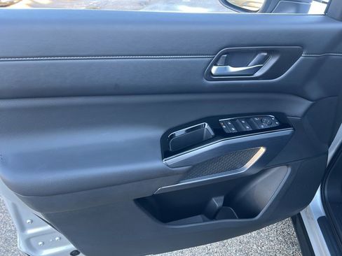 Certified 2025 Nissan Pathfinder SL w/ SL Premium Package image 7