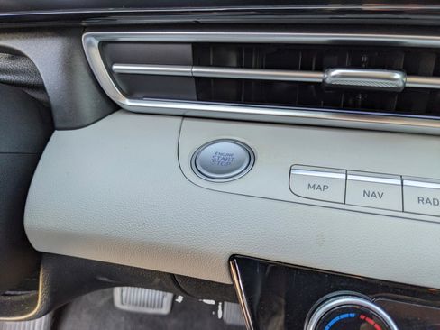 Used 2023 Hyundai Elantra Limited image 37