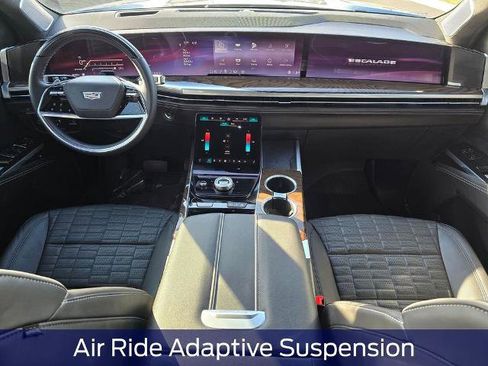 Used 2025 Cadillac Escalade Sport Platinum AWD/4WD image 11