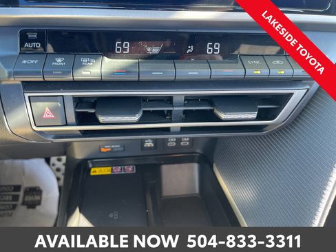 Certified 2025 Toyota Camry SE image 33