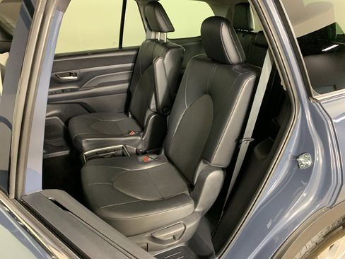 Used 2025 Toyota Grand Highlander AWD image 33