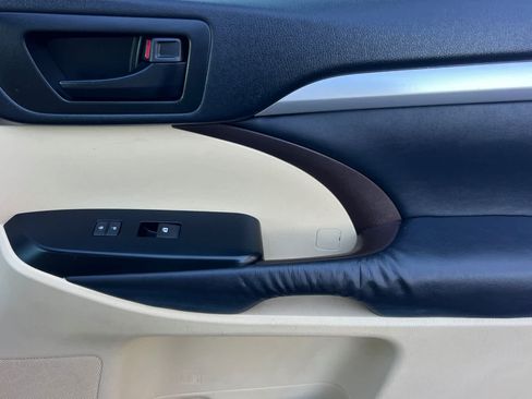Used 2014 Toyota Highlander Plus FWD image 20