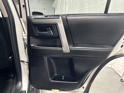 Used 2015 Toyota 4Runner SR5 AWD/4WD image 47