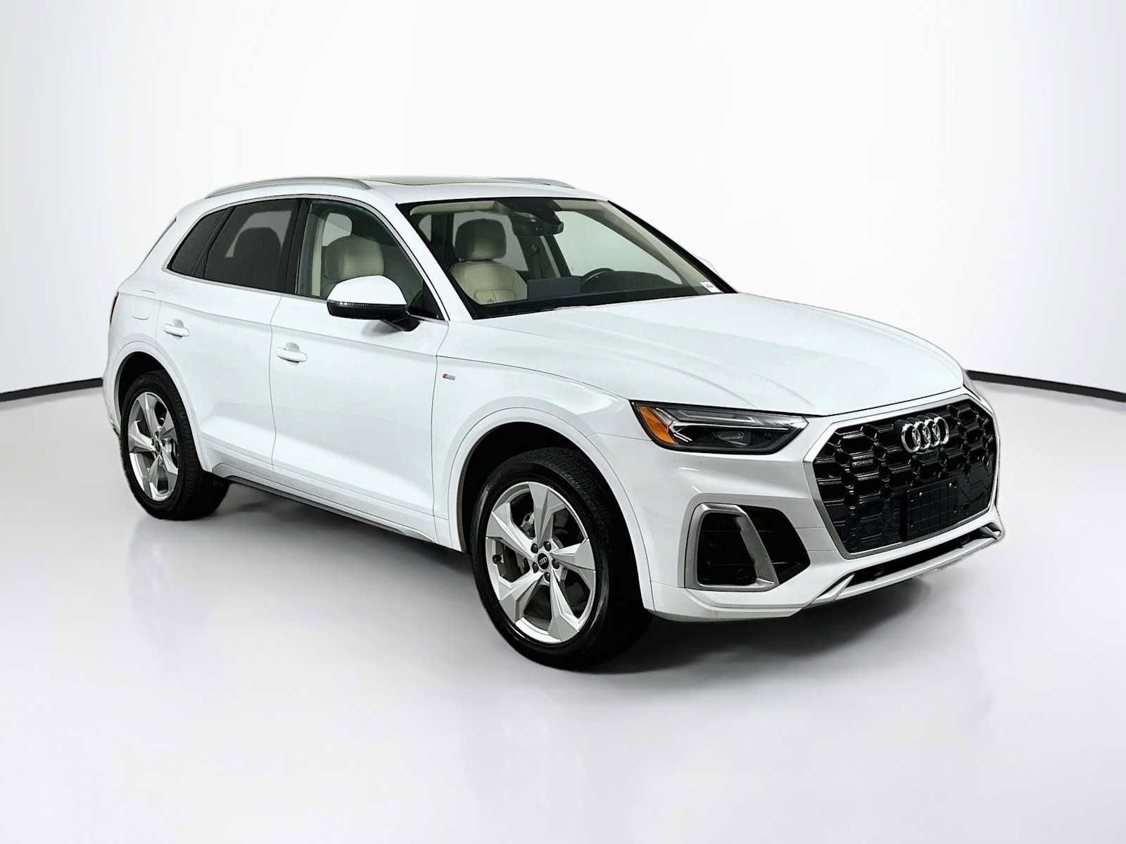 Used 2023 Audi Q5 2.0T Premium Plus w/ Premium Plus Package AWD/4WD image 7