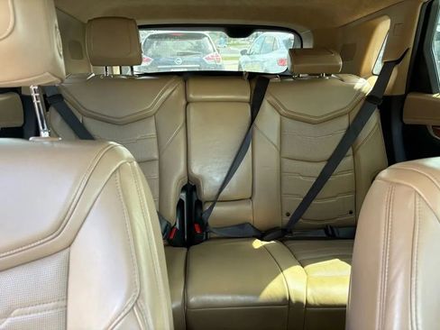 Used 2017 Cadillac XT5 Platinum AWD/4WD image 18