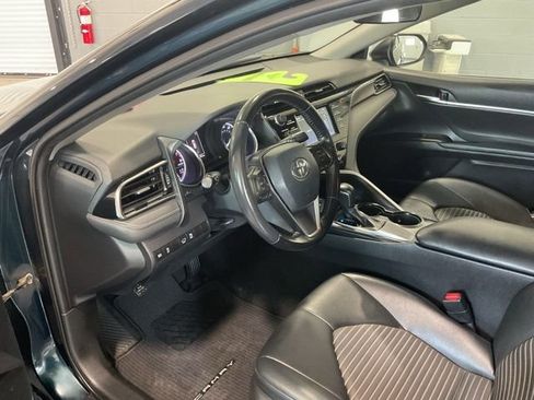 Used 2019 Toyota Camry SE w/ Carpet Mat Package FWD image 9