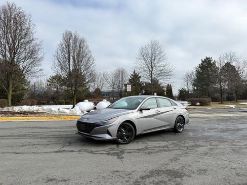 Used 2023 Hyundai Elantra SEL image 1