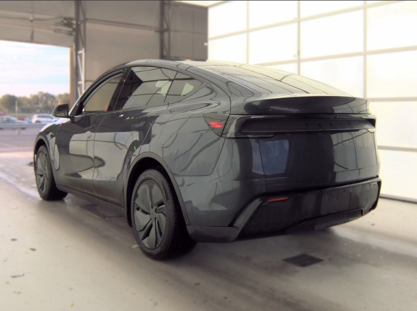 Used 2026 Tesla Model Y Long Range RWD image 6