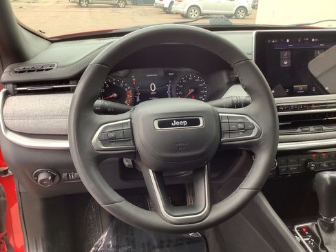 Used 2023 Jeep Compass Latitude w/ Convenience Group AWD/4WD image 11