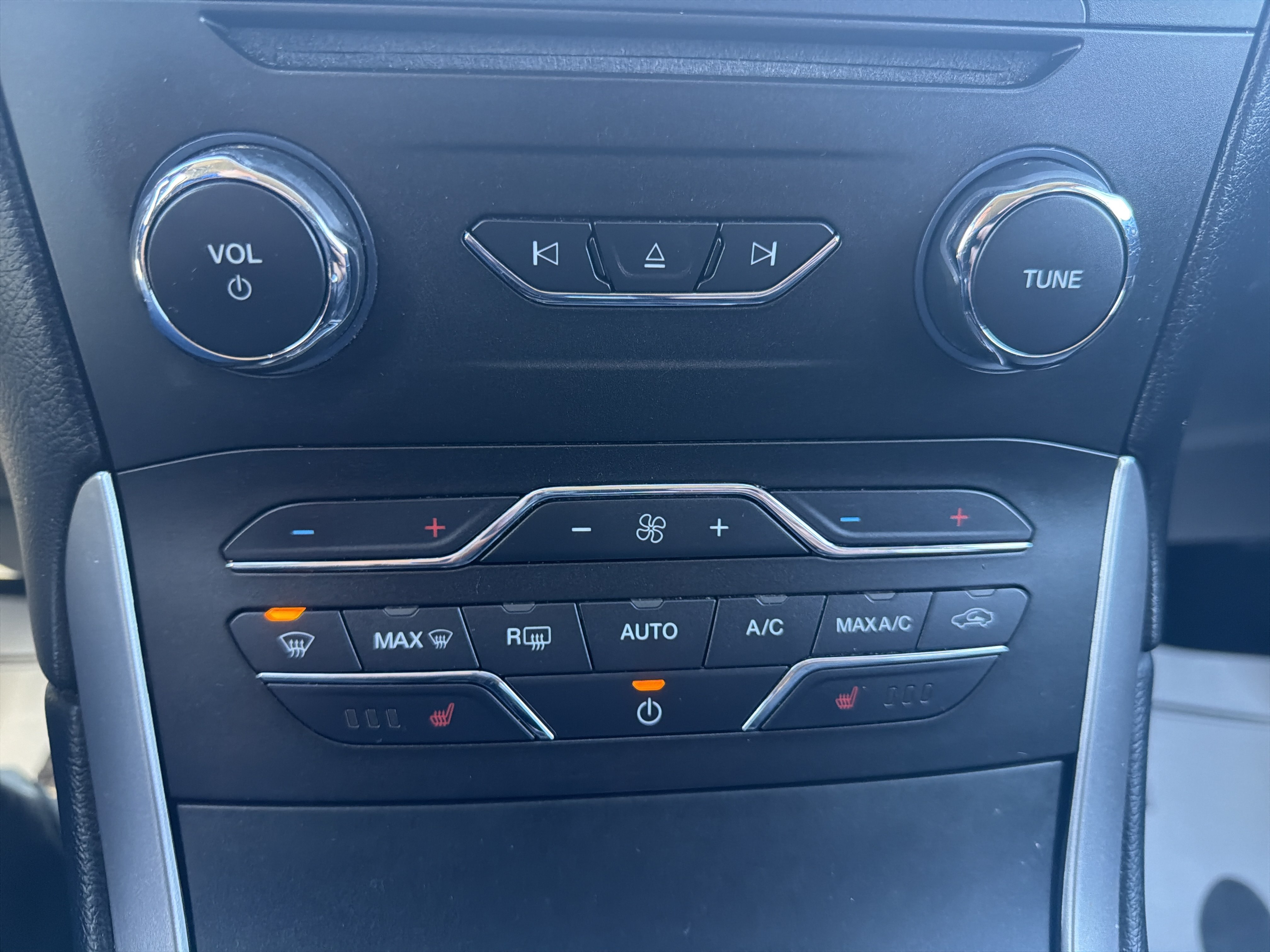 Used 2018 Ford Edge SEL w/ Equipment Group 201A AWD/4WD image 9