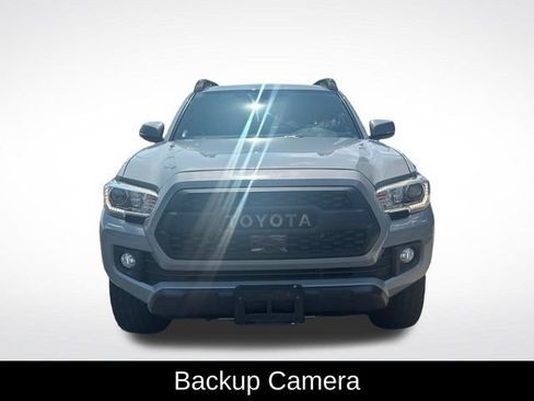Used 2019 Toyota Tacoma TRD Off-Road w/ TRD Premium Off Road Package AWD/4WD image 9