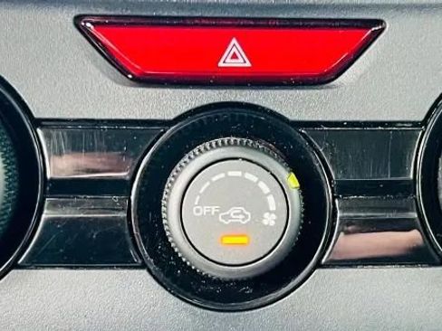 Used 2018 Subaru Crosstrek 2.0i Premium w/ Eyesight System AWD/4WD image 17