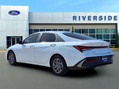 Used 2024 Hyundai Elantra SEL image 4