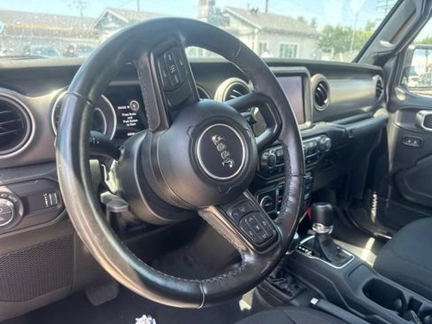 Used 2023 Jeep Gladiator Sport AWD/4WD image 11