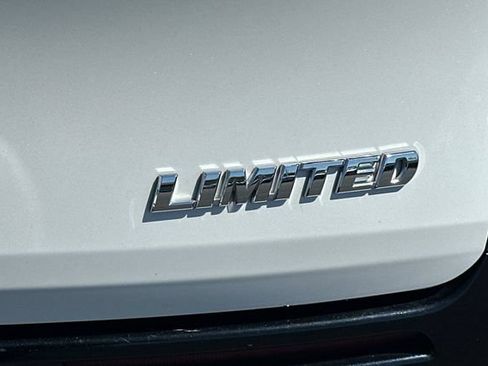 Certified 2025 Toyota Sienna Limited FWD image 34