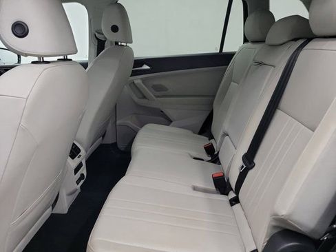 Used 2023 Volkswagen Tiguan SE FWD image 12