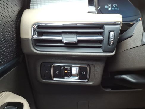 Used 2024 Lincoln Corsair AWD image 20