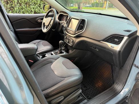 Used 2015 Jeep Cherokee Trailhawk w/ Comfort/Convenience Group image 26