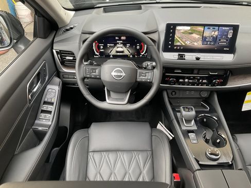 Used 2026 Nissan Rogue Platinum w/ Platinum Premium Package image 29