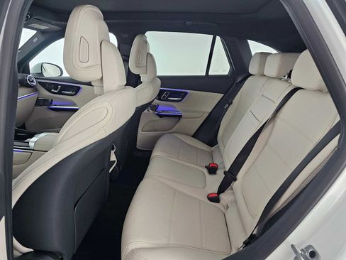 Used 2026 Mercedes-Benz GLC 300 image 16