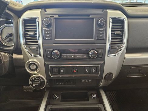 Used 2019 Nissan Titan PRO-4X w/ Pro-4x Convenience Package image 18