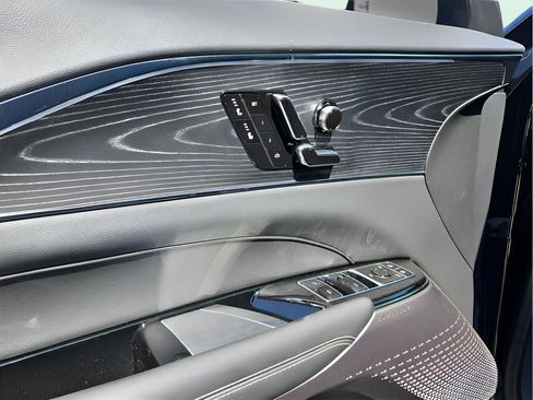 New 2024 Cadillac Lyriq Luxury image 18