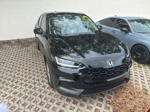 Certified 2023 Honda HR-V LX image 2