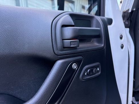 Used 2017 Jeep Wrangler Unlimited Rubicon image 29