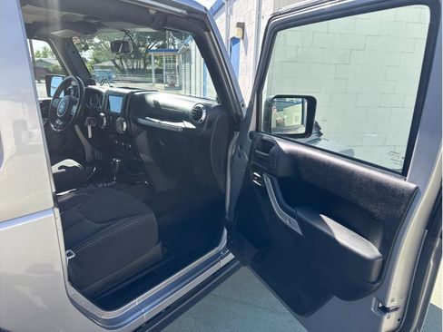 Used 2013 Jeep Wrangler Rubicon w/ PWR Convenience Group AWD/4WD image 19