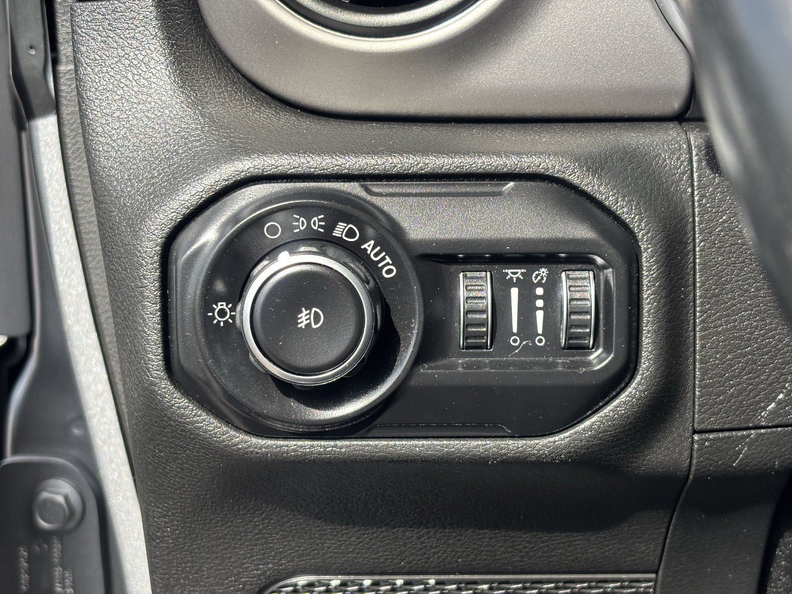Used 2020 Jeep Wrangler Sport AWD/4WD image 31