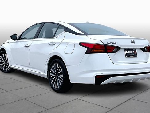 Used 2025 Nissan Altima 2.5 SV image 11