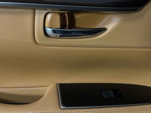 Used 2018 Lexus ES 350 w/ Luxury Package w/Wood Trim image 24