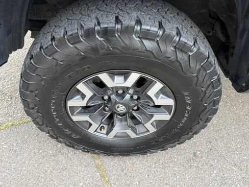 Used 2021 Toyota Tacoma TRD Off-Road w/ Technology Package AWD/4WD image 10