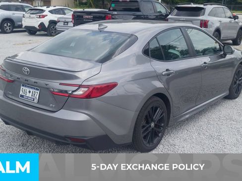 Used 2025 Toyota Camry SE FWD image 3