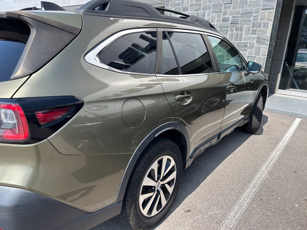 Used 2022 Subaru Outback Premium AWD/4WD image 3