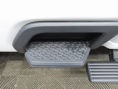 Used 2024 GMC Sierra 3500 SLE w/ SLE Convenience Package image 30