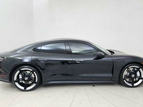 Used 2022 Porsche Taycan image 10
