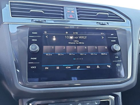 Used 2024 Volkswagen Tiguan SE image 31