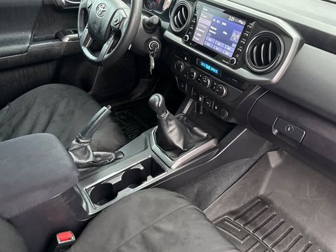 Used 2021 Toyota Tacoma TRD Off-Road w/ Technology Package image 15