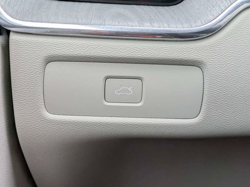 Certified 2025 Volvo XC60 B5 Ultra w/ Protection Package Premier AWD/4WD image 33