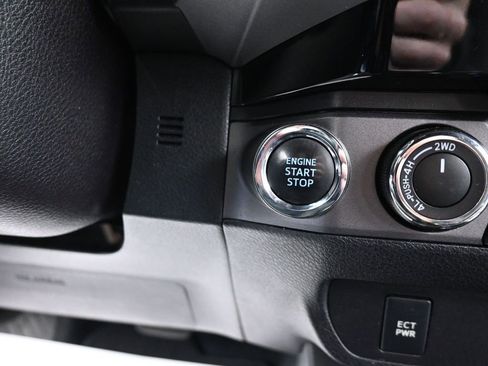 Used 2016 Toyota Tacoma TRD Sport w/ Towing Package image 24