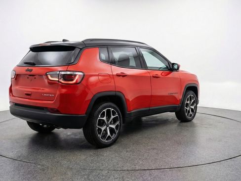 Used 2025 Jeep Compass Limited AWD/4WD image 9