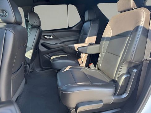 Used 2023 Chevrolet Traverse LT image 16