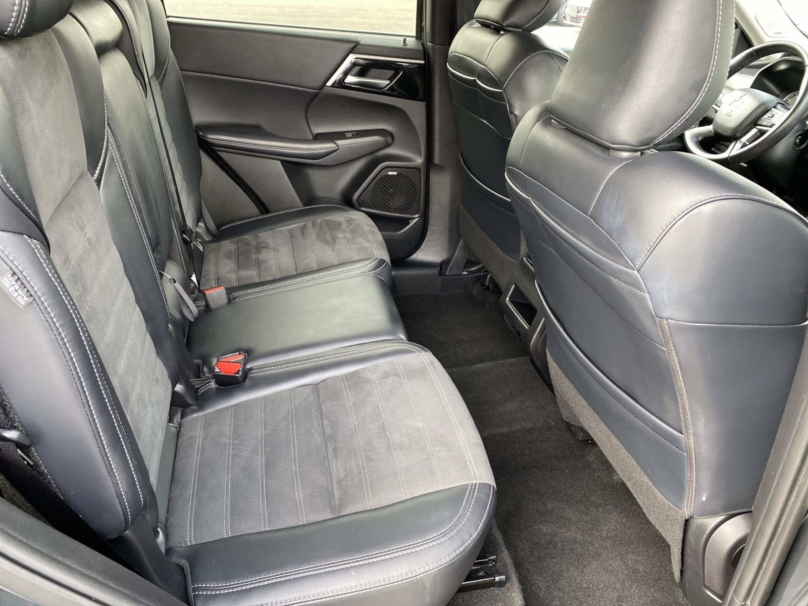 Used 2025 Mitsubishi Outlander SE FWD image 25