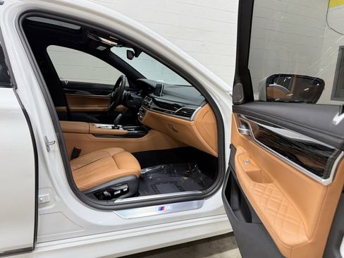 Used 2022 BMW 750i xDrive w/ Luxury Rear Seating Package image 39