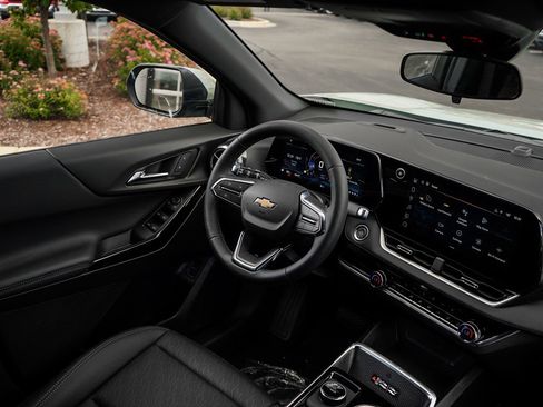 New 2026 Chevrolet Equinox LT w/ Convenience Package II image 14