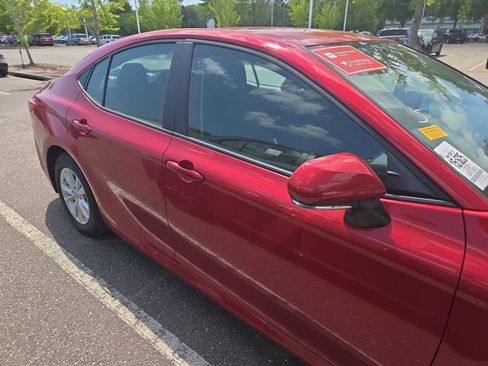 Used 2025 Toyota Camry LE w/ Convenience Package image 2