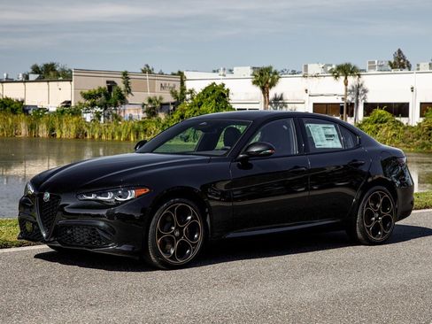 New 2025 Alfa Romeo Giulia AWD w/ Driving Assist Package image 7